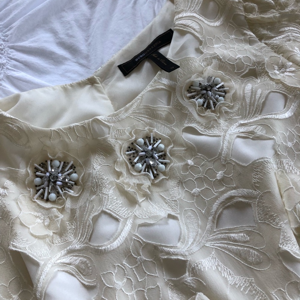 (FIRM) Beautiful 💯 Silk Beaded Lace BCBGMAXAZRIA - Picture 7 of 8